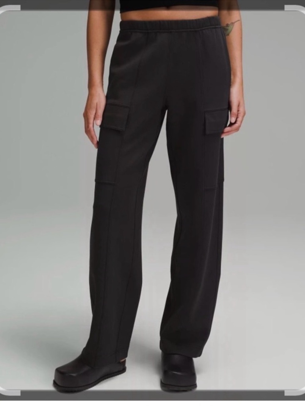 LULULEMON MID RISE BLACK CARGO PANTS SIZE 6
